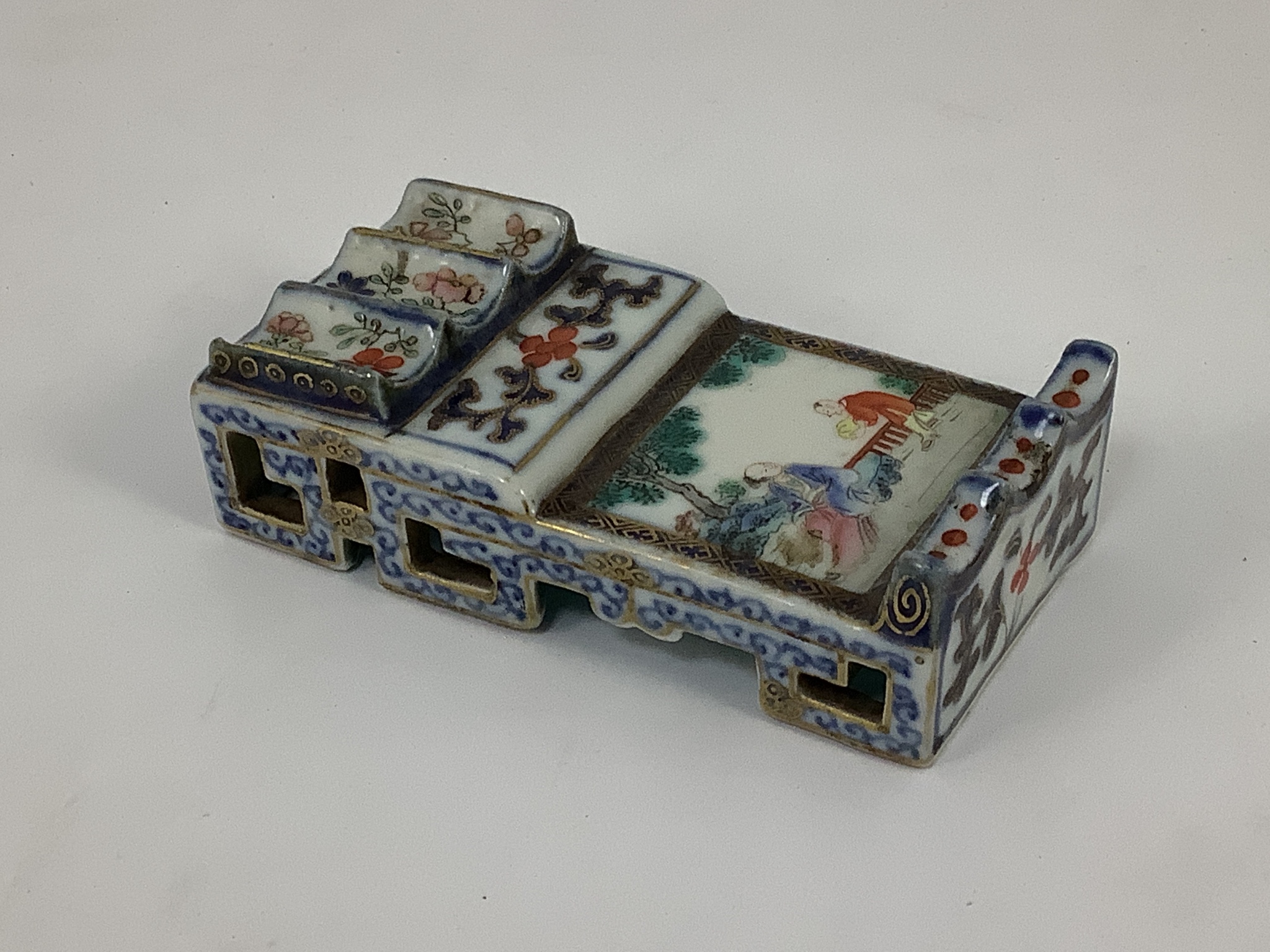 A small Chinese enamelled porcelain brushrest, Jiaqing mark and period (1796-1820), 9cm x 4.5cm, small splinter chip